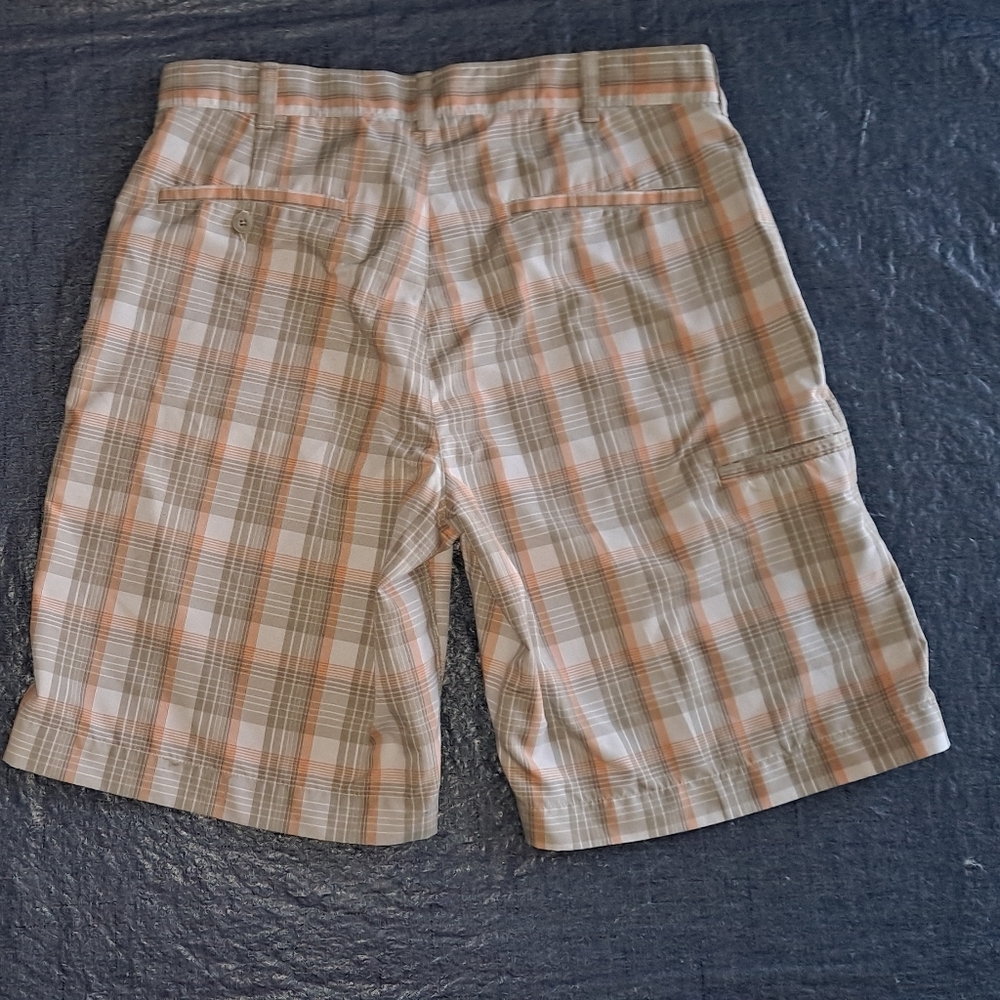PGA Tour men's golf shorts multicolor size 32.   CC----18